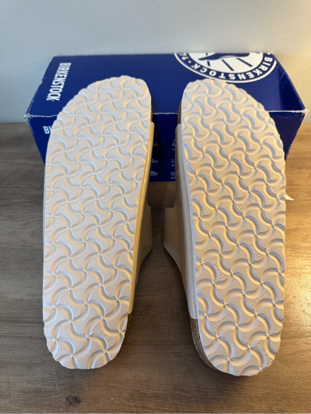 Birkenstock Arizona High Shine in Sand - Picture 8 of 14